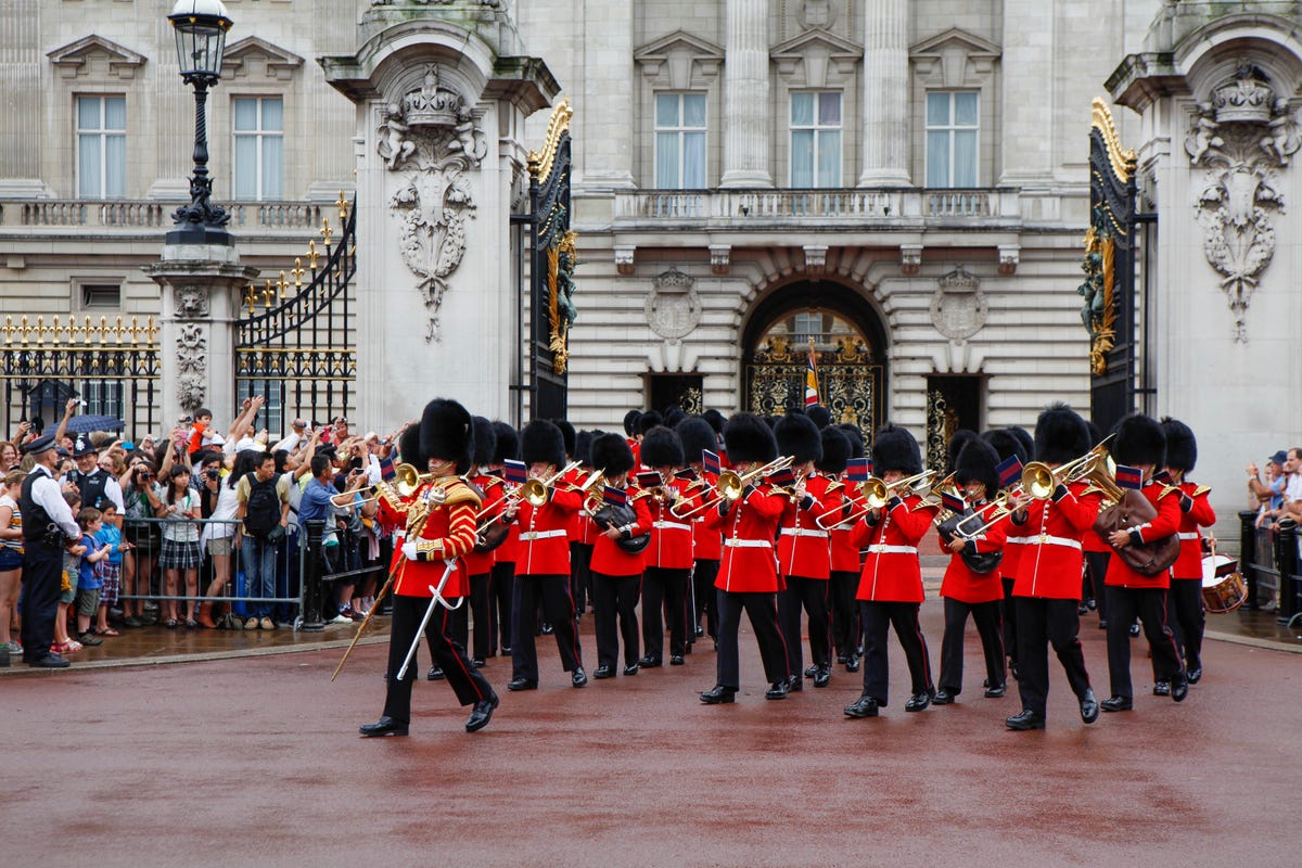 Buckingham Palace Stops the Queen's Changing of the Guard Ceremony Amid