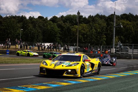 qualifying practice for the 24 hours of le mans