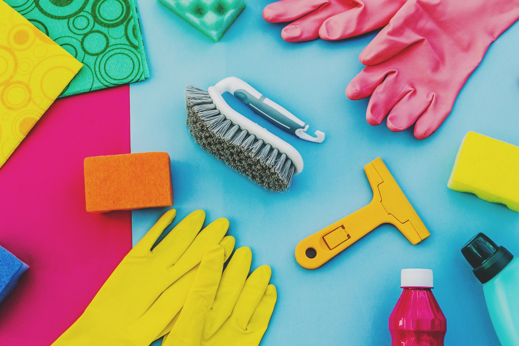 8 cleaning cupboard hacks - easy ways to get organised!
