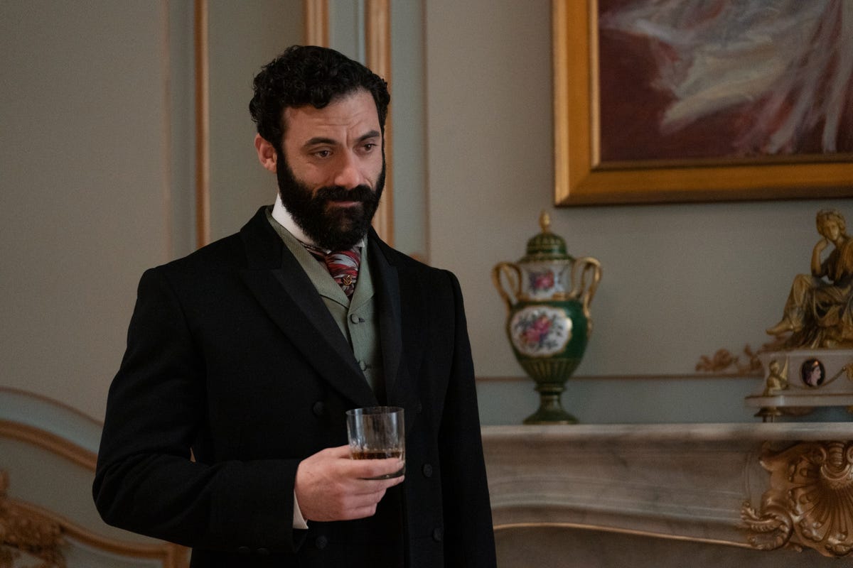 The Gilded Age star responds to episode 3's twist