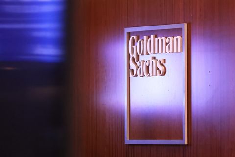 Goldman Sachs to cut hundreds of jobs this month
