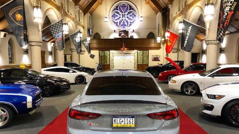 La Iglesia Favorita De Los Petrolhead Es Todo Un Garaje Para Deportivos La Iglesia Favorita De Los Petrolhead, 20 Car Garage