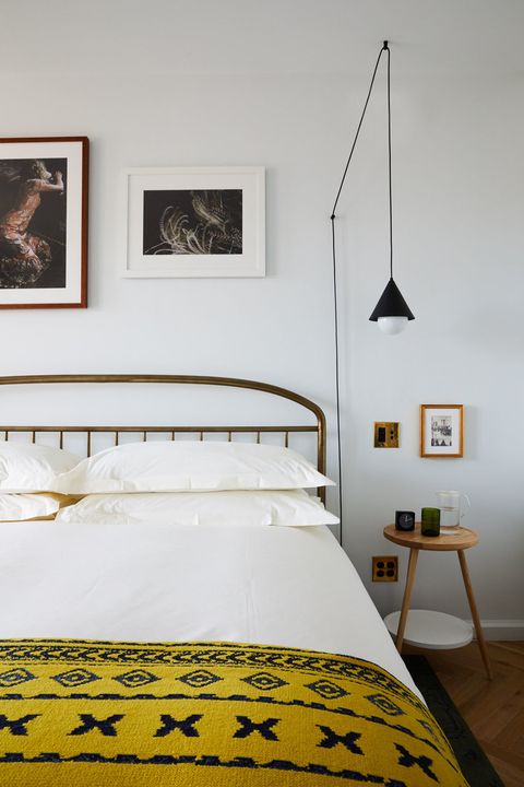 33 Minimalist Bedroom Ideas and Design Tips  BudgetFriendly Minimalism