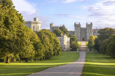 the long walk with Windsor Castle in the background, Windsor, Berkshire, England, UK, Europe