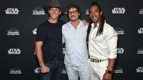 the mandalorian 3 mayor cambio historia star wars brendan wayne, pedro pascal y lateef crowder los tres actores que dan vida al mandaloriano din djarin en la serie de star wars en disney plus the mandalorian