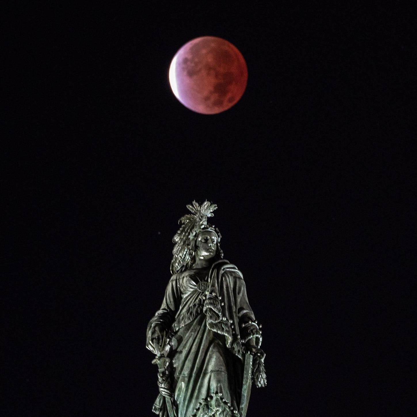 17 Incredible Photos of the Beaver Moon Lunar Eclipse, the Longest in 580 Years