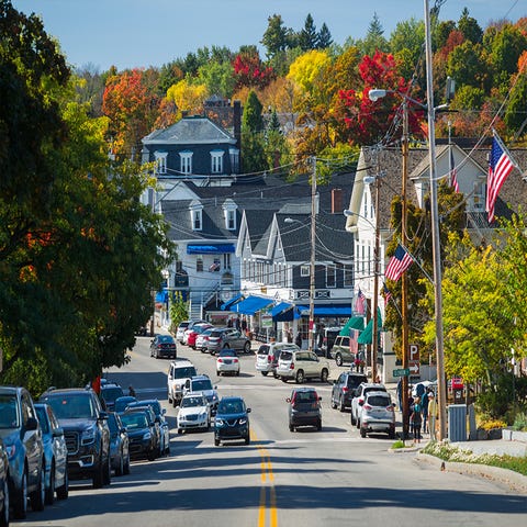 The Best Lake Towns In the U.S. — Photos of Gorgeous Lake Towns