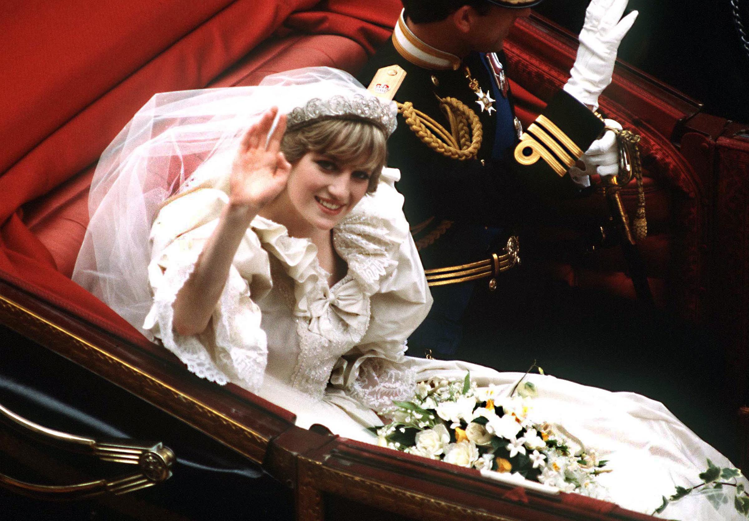 Princess Diana S Wedding Dress Was Recreated For The Crown
