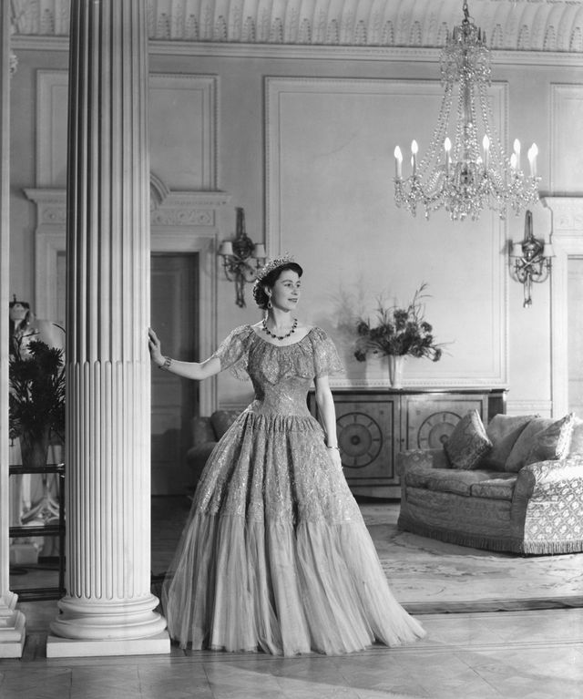 queen elizabeth ii, british reigning monarch from 1952  official portrait  full length photograph, 1950s