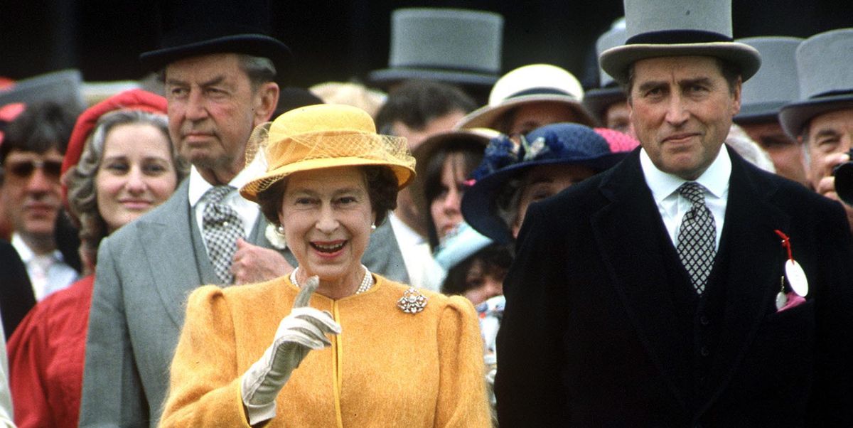 the-queen-at-the-derby-with-her-racing-manager-and-friend-news-photo-1573518789.jpg