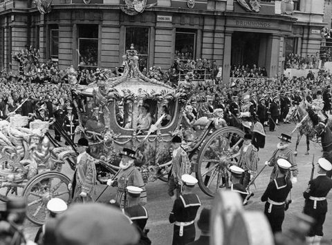 coronation procession of queen elizabeth ii