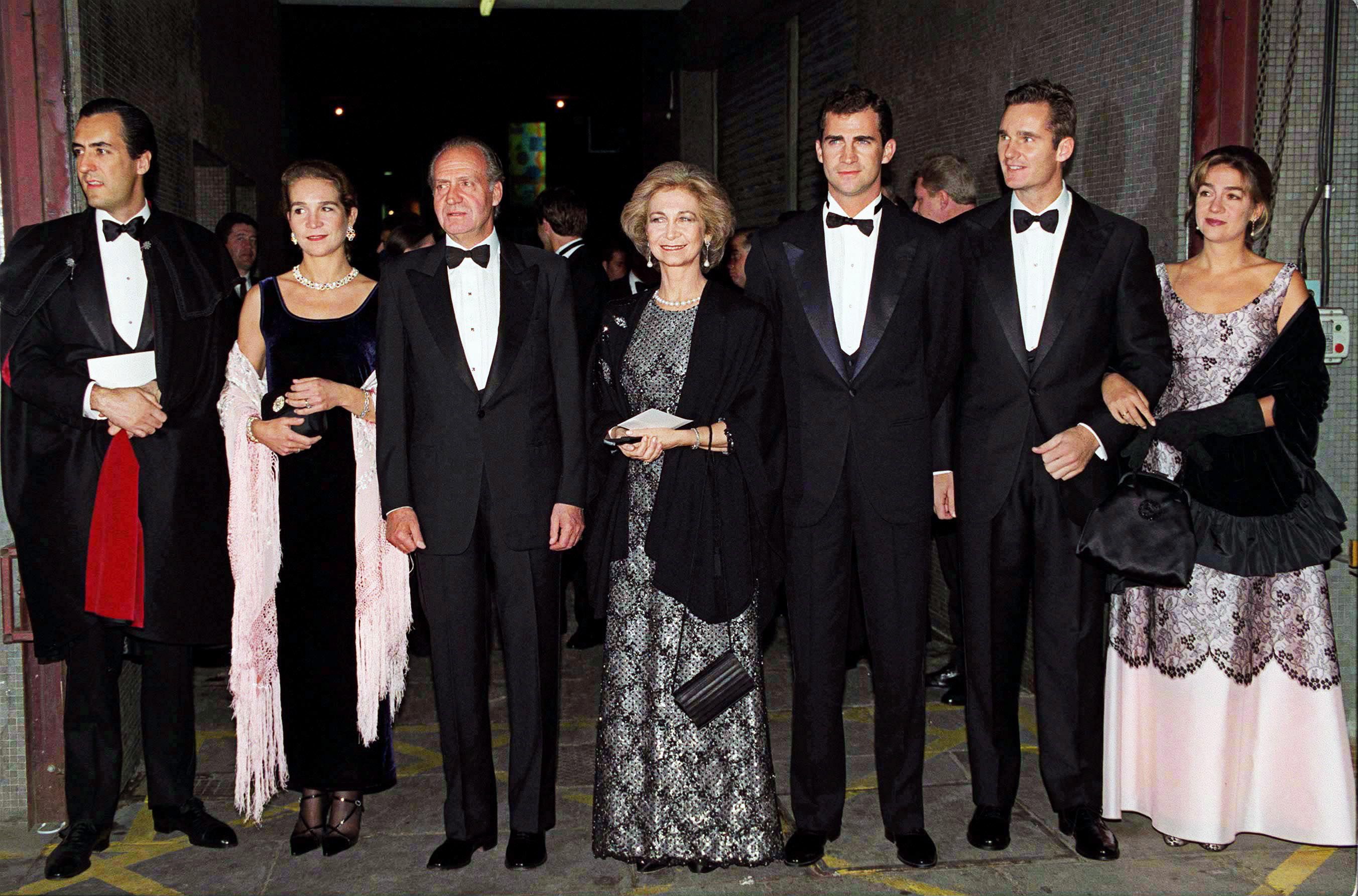 the-spanish-royal-family-jaime-de-marichalar-infanta-elena-news-photo-1635071510.jpg