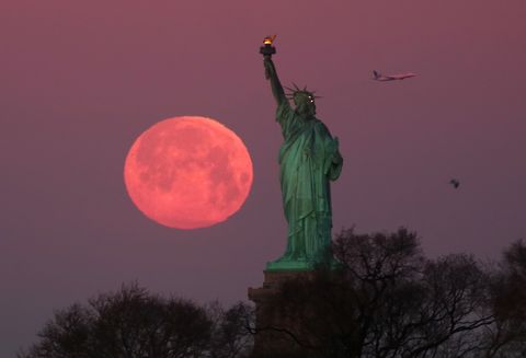 brightest super moon of the year lights up new york city