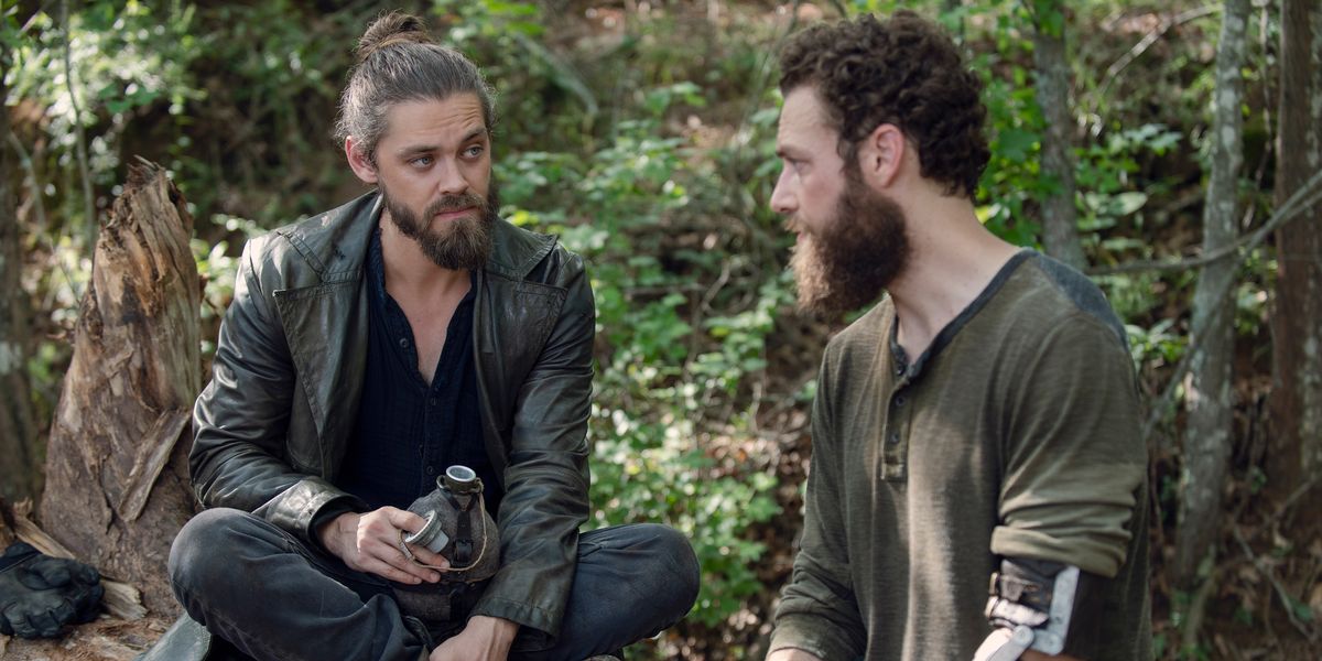 Walking Dead Star Says ron And Jesus Romance Happened Offscreen
