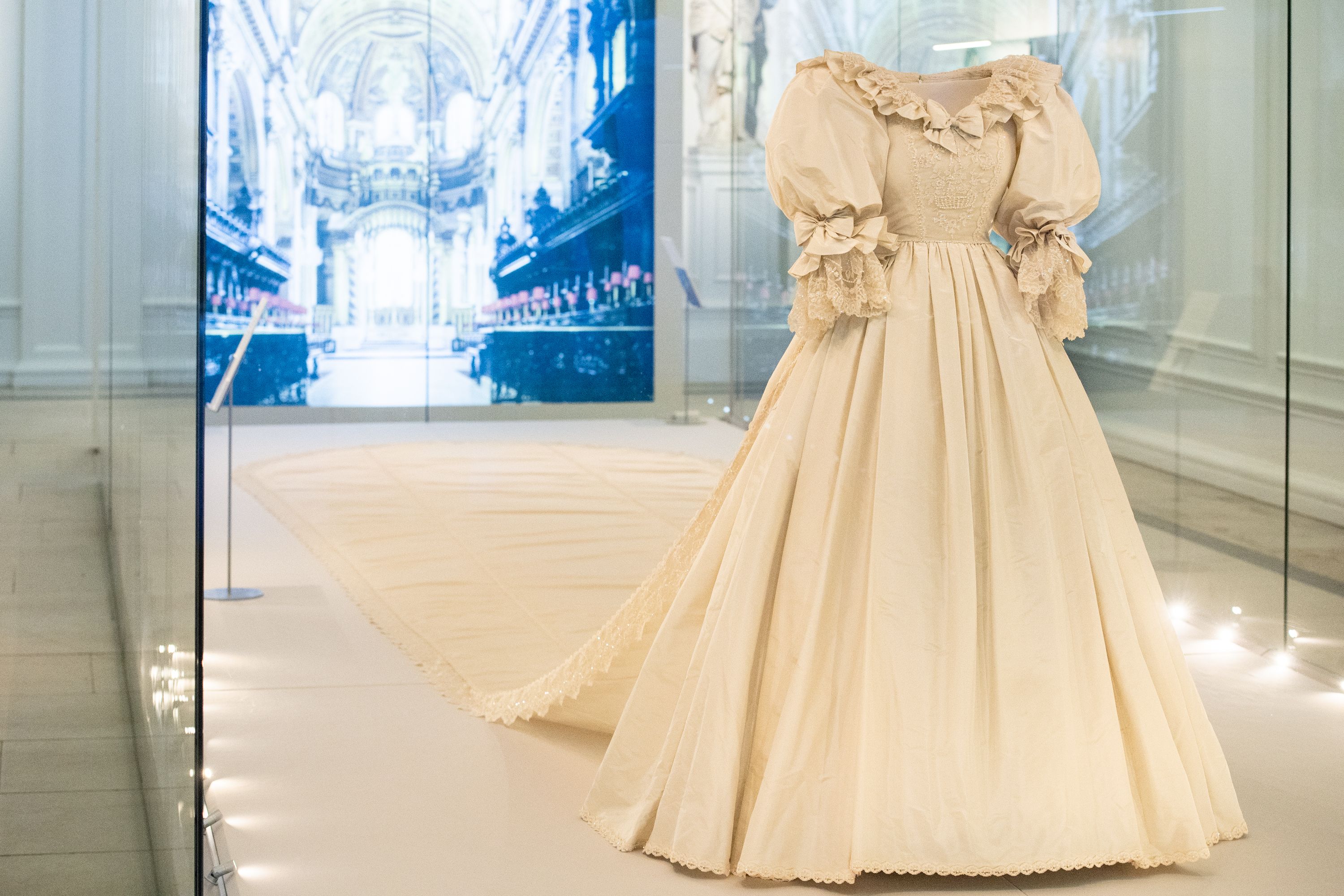 diana wedding dress exhibition