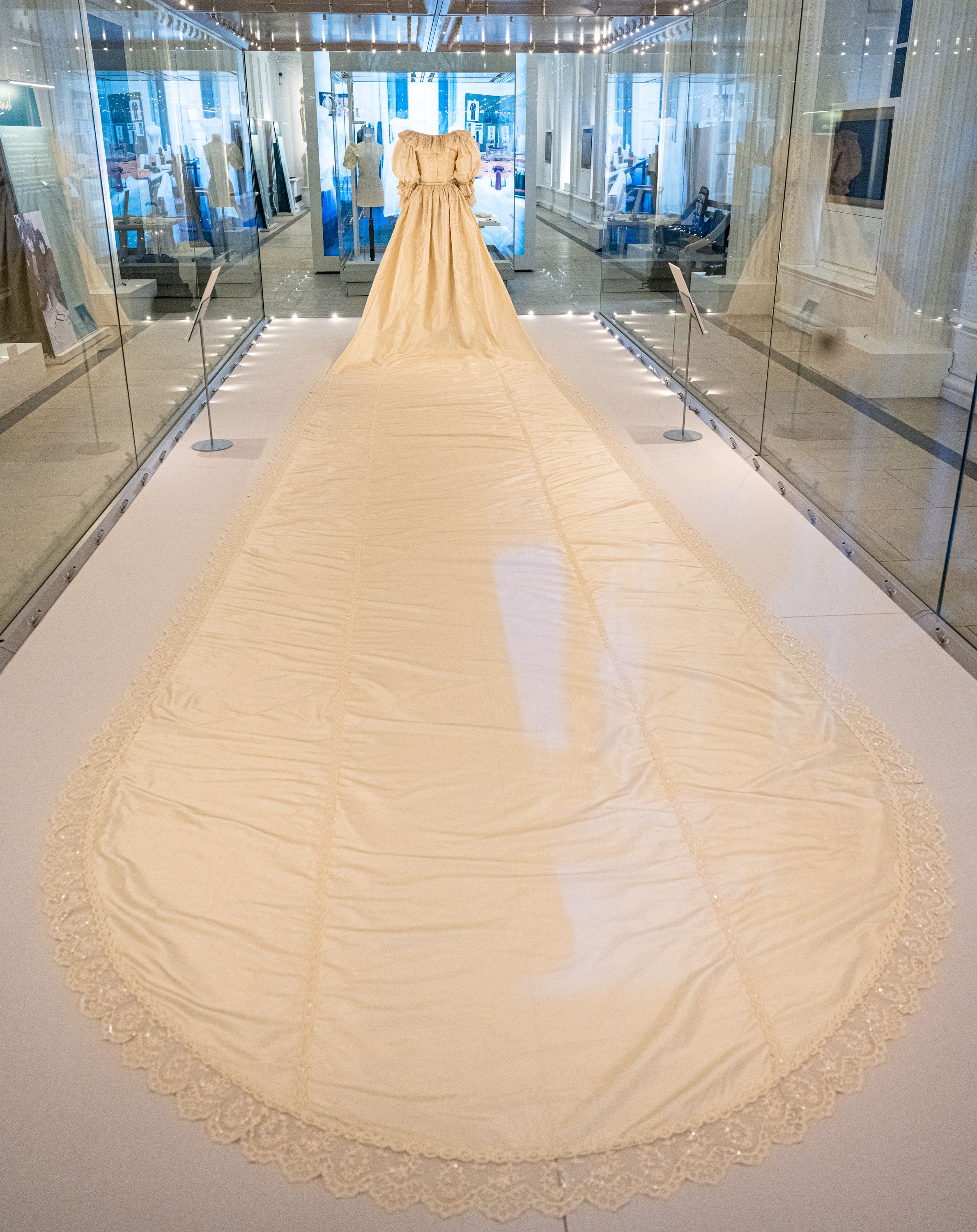 princess diana wedding dress exhibition