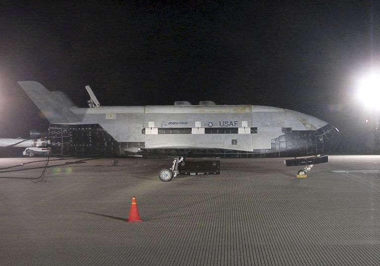 the-x-37b-orbital-test-vehicle-sits-on-the-runway-during-news-photo-596746894-1564440210.jpg