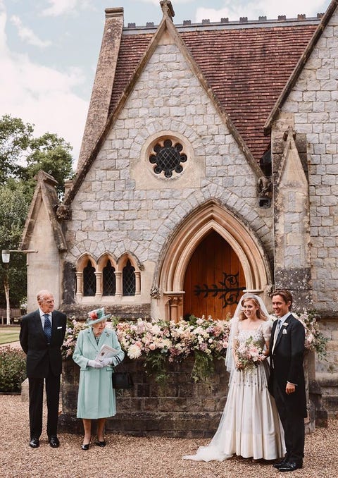 英國女王伊莉莎白二世孫女碧翠絲公主結婚了 身穿女王復古禮服喜嫁義大利貴族 浪漫皇室婚禮照曝光