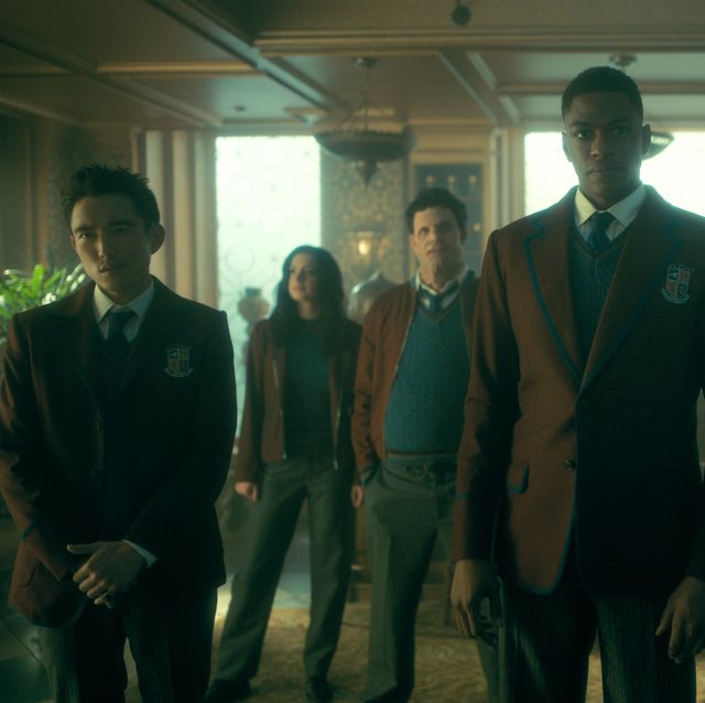 the umbrella academy l to r justin h min as ben hargreeves, cazzie david as jayme, jake epstein as alphonso, justin cornwell as marcus, britne oldford as fei, genesis rodriguez as sloane in episode 301 of the umbrella academy cr courtesy of netflix © 2022