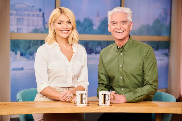 Holly Willoughby And Phillip Schofield Reunite With Hug Through 'cuddle