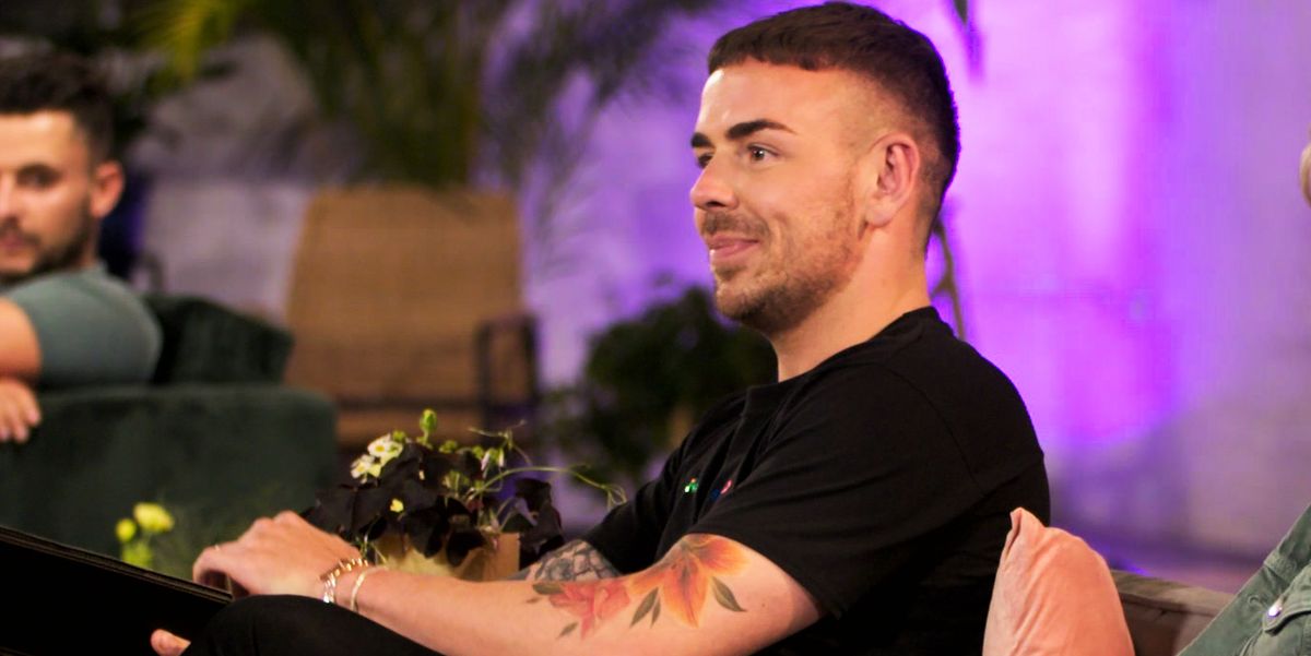 Married from First Sight UK star, Thomas Hartley apologizes to the co-star in the next row.