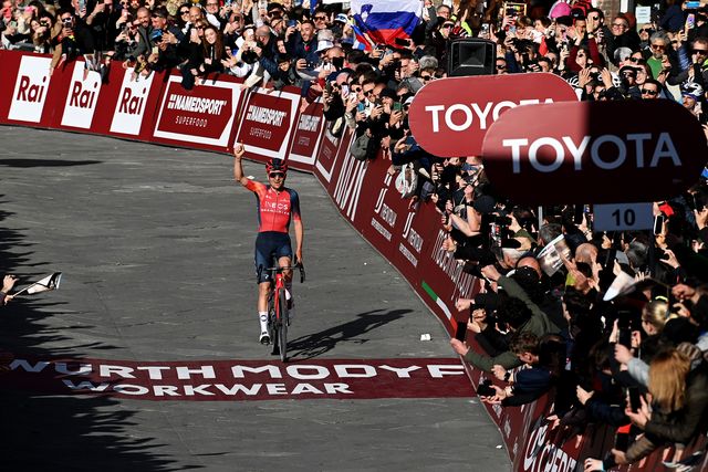 tom pidcock wint strade bianche 2023