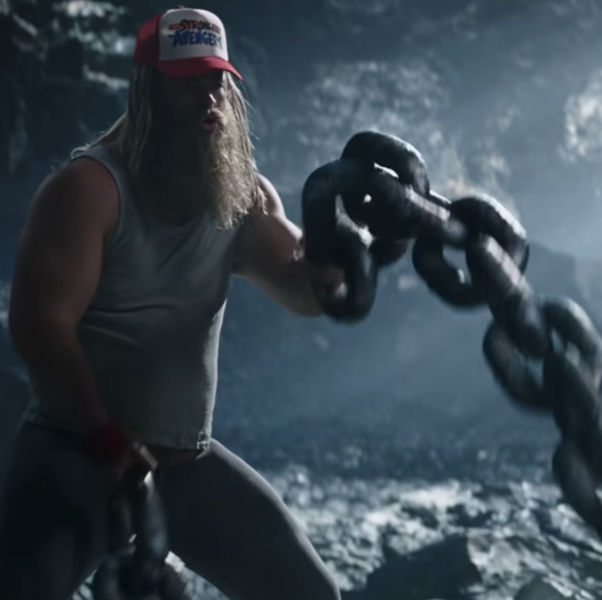 Chris Hemsworth Treats Chains Like Battle Ropes in Thor's Epic Workout