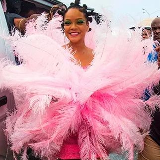 今年も大トリ バルバドスの女王 リアーナの収穫祭パレード過激衣装ヒストリー ハーパーズ バザー Harper S Bazaar 公式