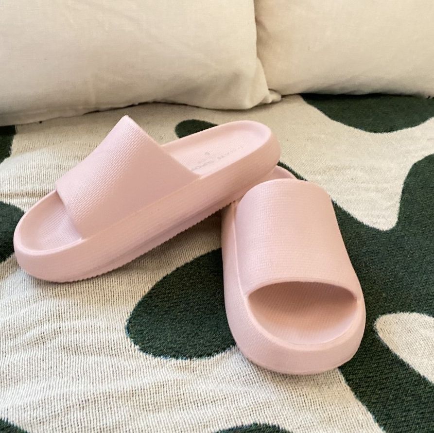 The Internet Cannot Get Enough of These Popular Pillow Slides