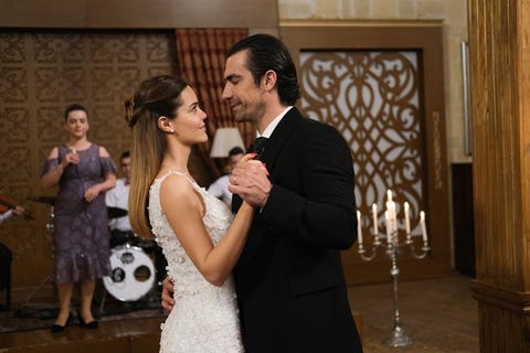 hakan y züleyha se casaron en una romántica ceremonia, mientras que fikret y zeynep tuvieron una primera cita y un nuevo enemigo amenazó con destruir la paz de los yaman