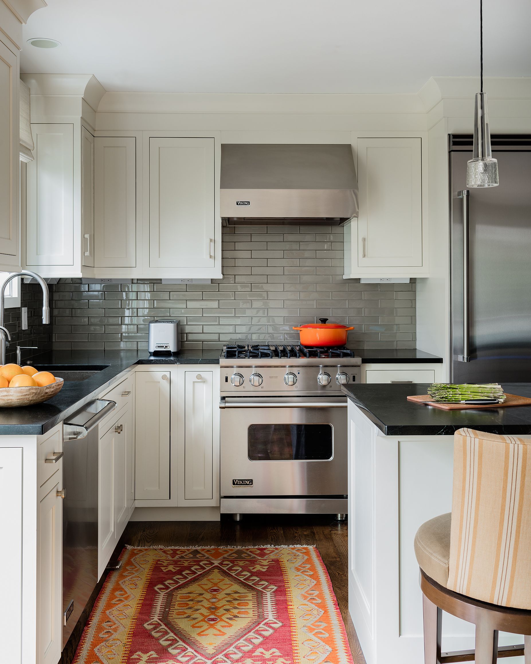 kitchen backsplash for dark countertops