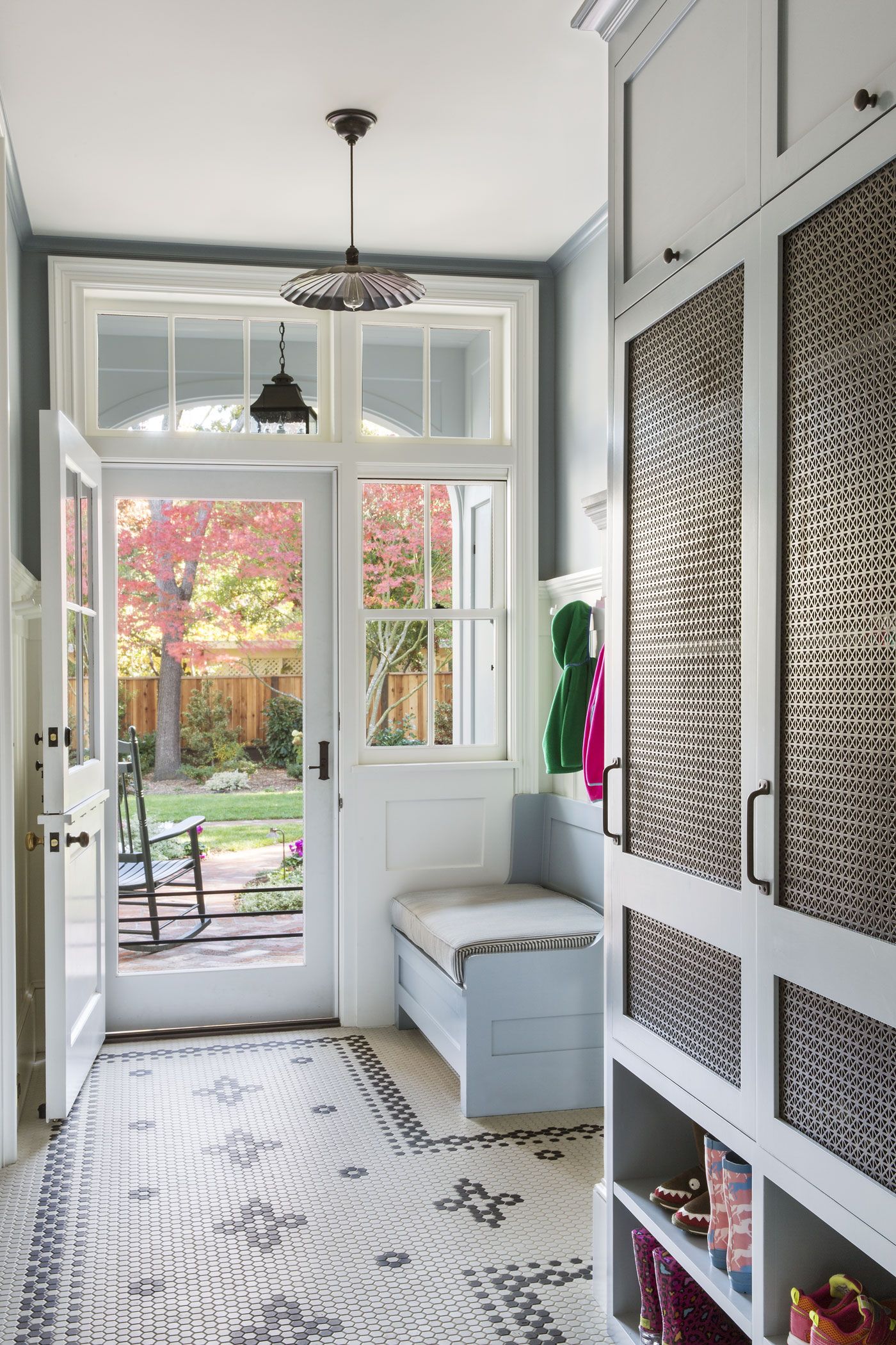 Featured image of post Front Entryway Mudroom Ideas / Explore inspiring entryway &amp; mudroom ideas that will drastically make your home more efficient &amp; appealing.