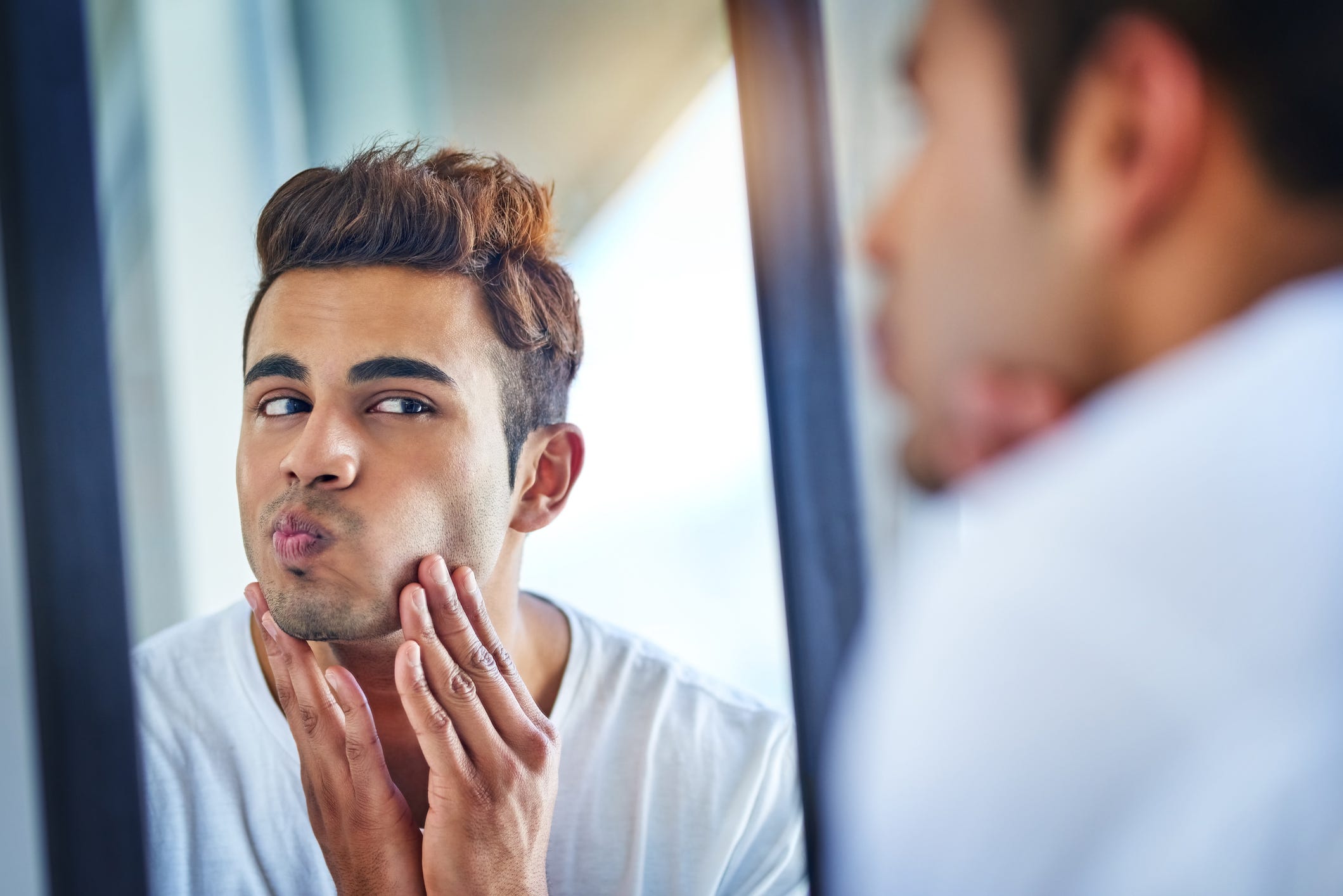 4 Ways to Make Your Face Look Slimmer