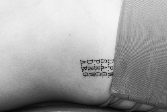 Detalles, FicciÃ³n y tatuajes para mujeres en el brazo pequeÃ±os
