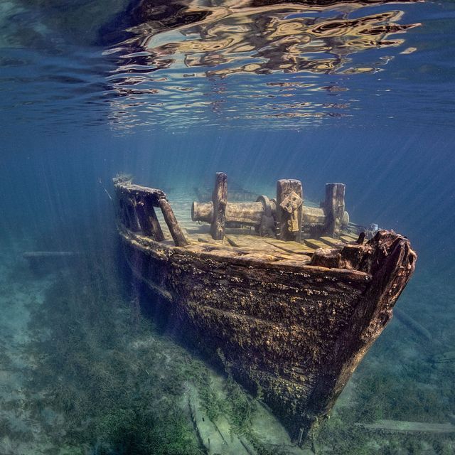 Water, Underwater, Shipwreck, Reflection, Vehicle, Sea, Landscape, World, Boat, Watercraft, 