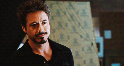 Tony Stark sonriendo