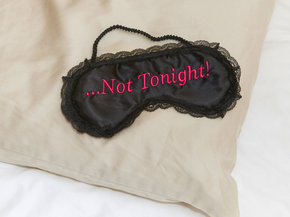 Blindfold Sex: 6 Reasons to Try It Tonight