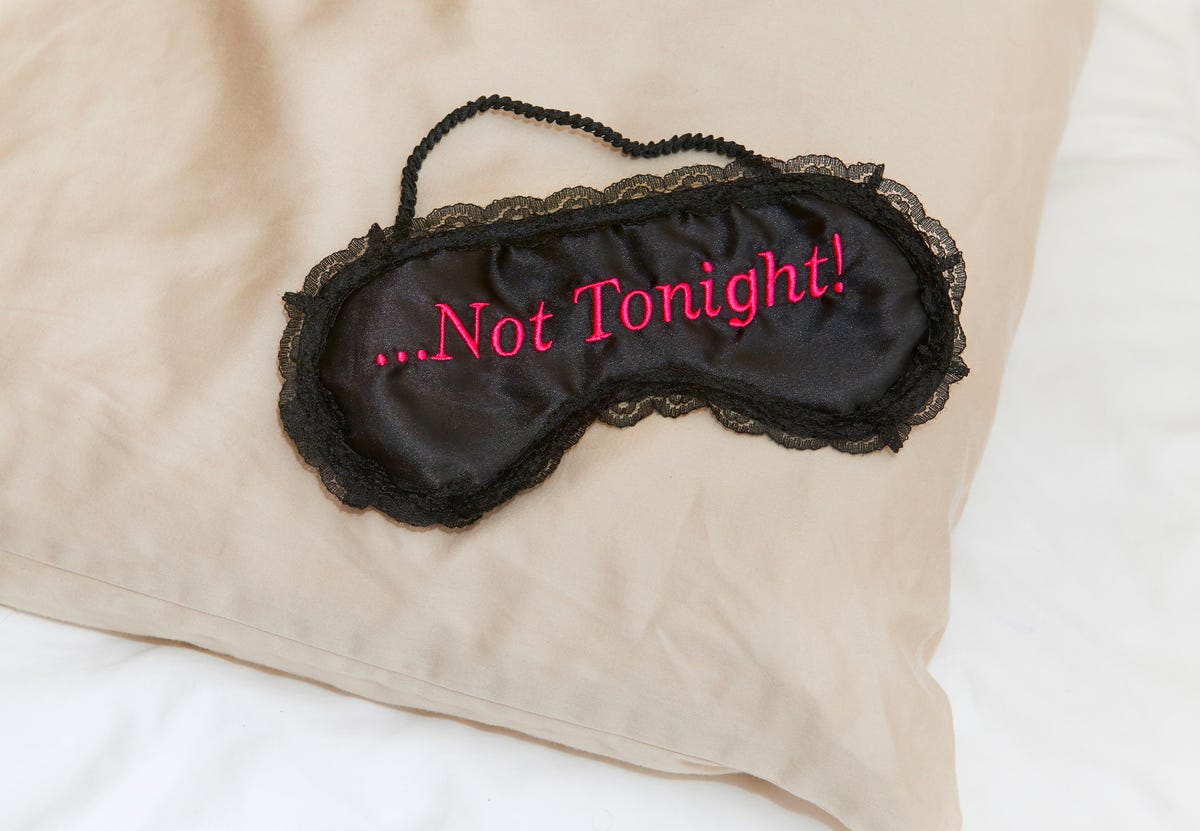 Blindfold Sex: 6 Reasons to Try It Tonight