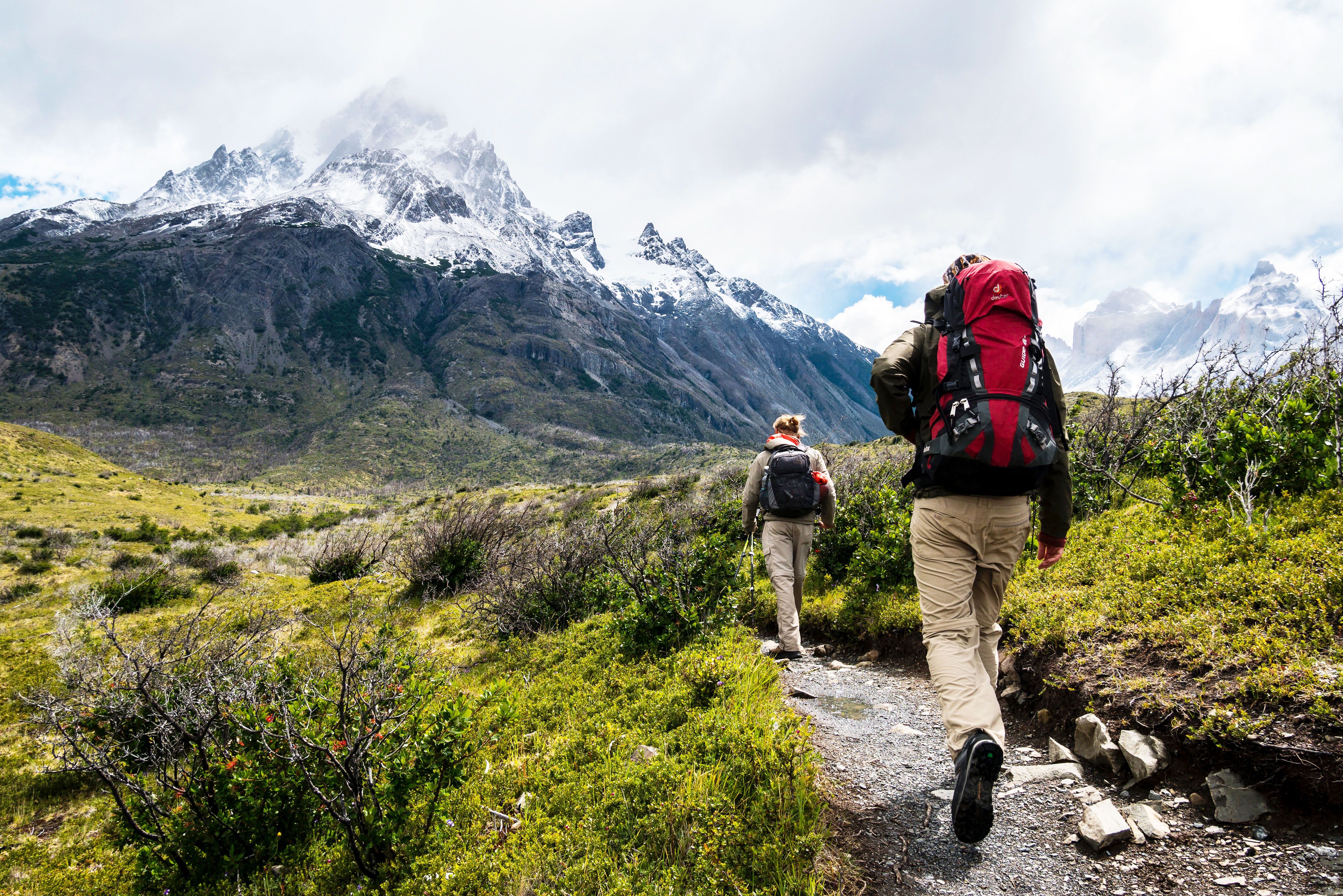 19 Best Hiking Gear Essentials 202—How to Prepare for Day Hike