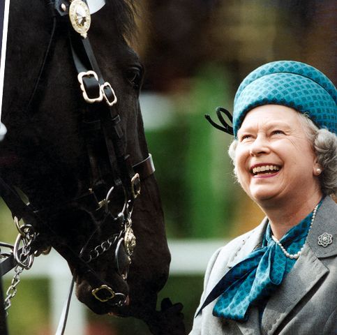 92歳で乗馬!?馬への愛が伝わるエリザベス女王のフォト集