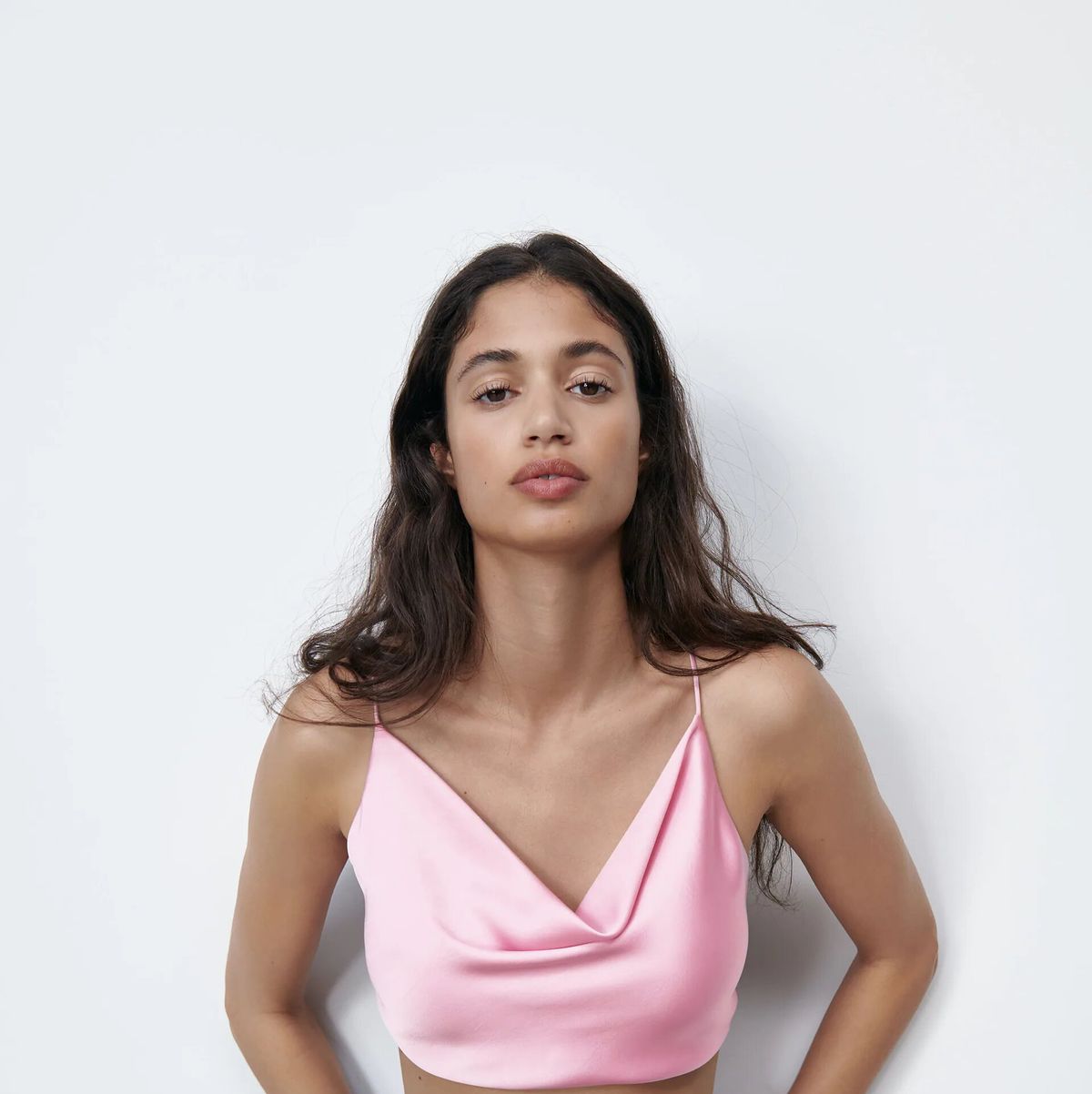 revisión Sudamerica Incitar El top rosa satinado de Zara que va a ARRASAR