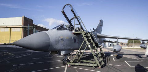 パナヴィア トーネード Panavia Tornado が最高な攻撃機の理由 歴史から紐解く エスクアイア ジャパン Esquirejapan パナヴィア トーネード Panavia Tornado が最高な攻撃機の理由 歴史から紐解く エスクアイア ジャパン Esquirejapan
