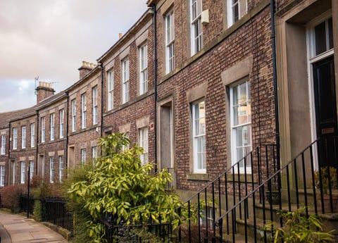 esplsa curving row of traditional brick built terraced properties in newcastle, england