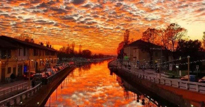 Se Ti Sei Persa Il Tramonto Rosa Su Milano Ci Pensa Instagram A Mostrarti Che Magia Possono Fare Le Nuvole Flipboard