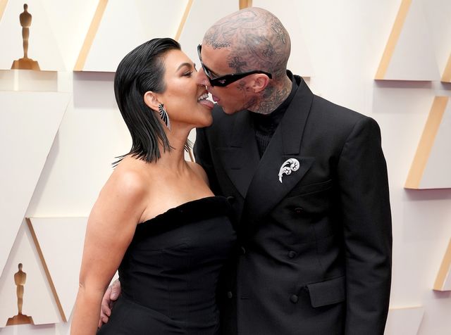 hollywood, california   march 27 l r kourtney kardashian and travis barker attend the 94th annual academy awards at hollywood and highland on march 27, 2022 in hollywood, california photo by kevin mazurwireimage