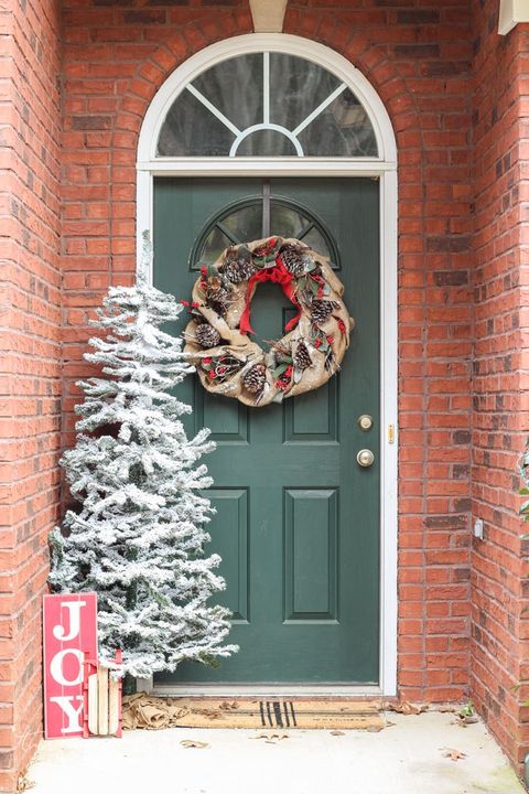 snowy entryway outdoor christmas decorations