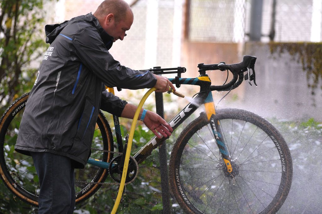 cleaning mountain bike chain