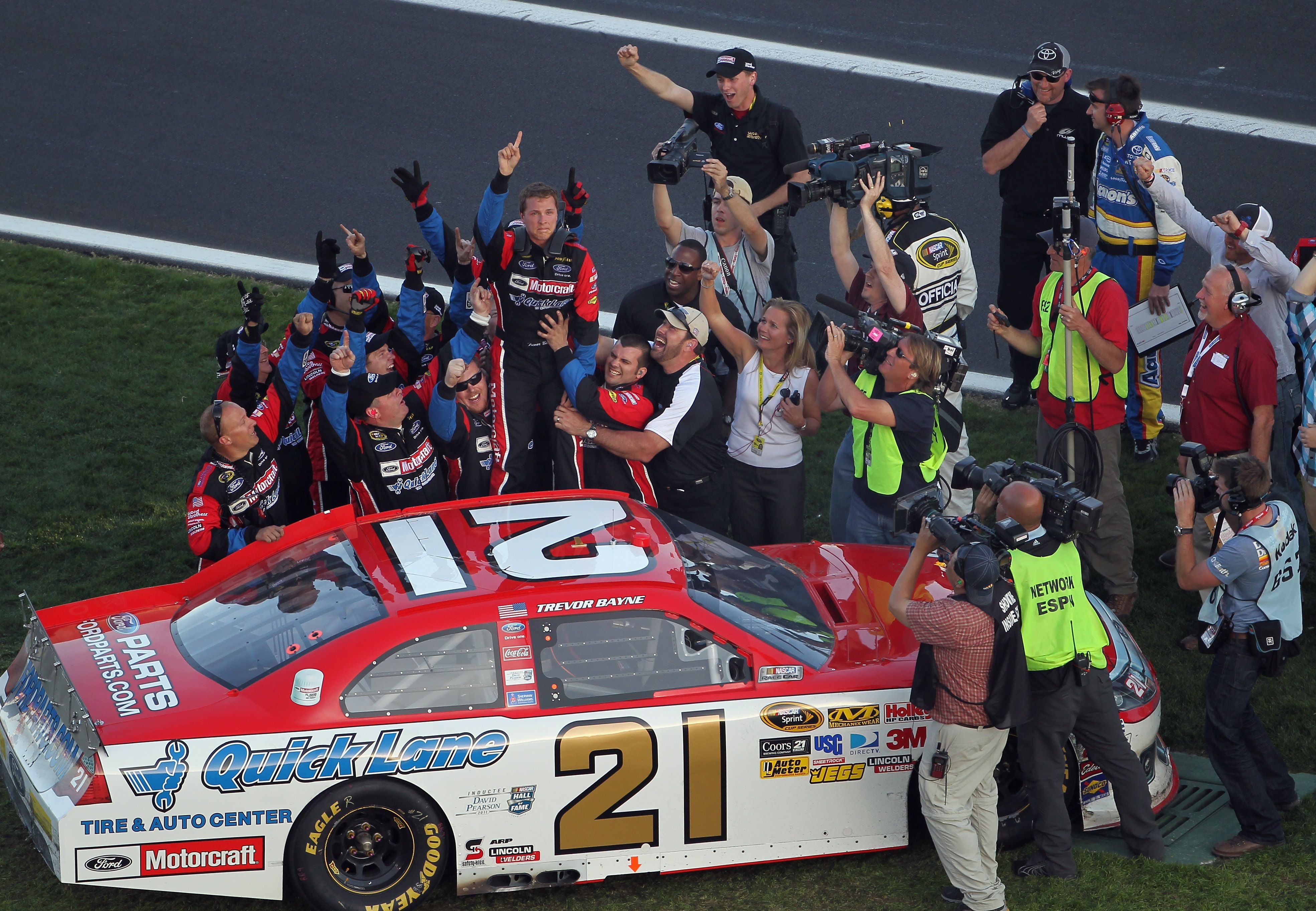 trevor bayne wins daytona 500