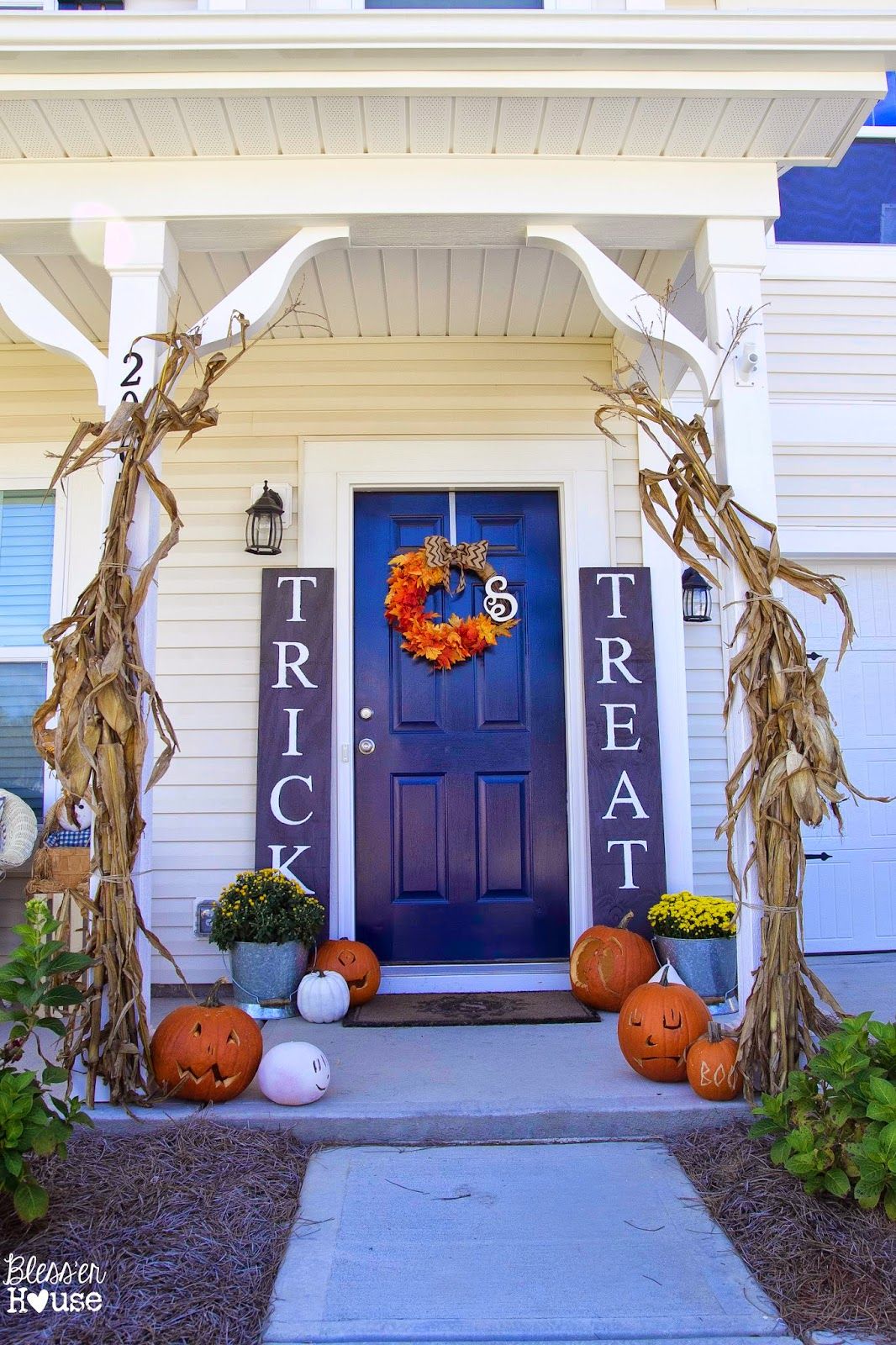 cool halloween house decorations