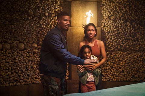 turno de dia day shift l to r jamie foxx as bud, zion broadnax as paige and meagan good as jocelyn in day shift cr parrish lewisnetflix © 2022